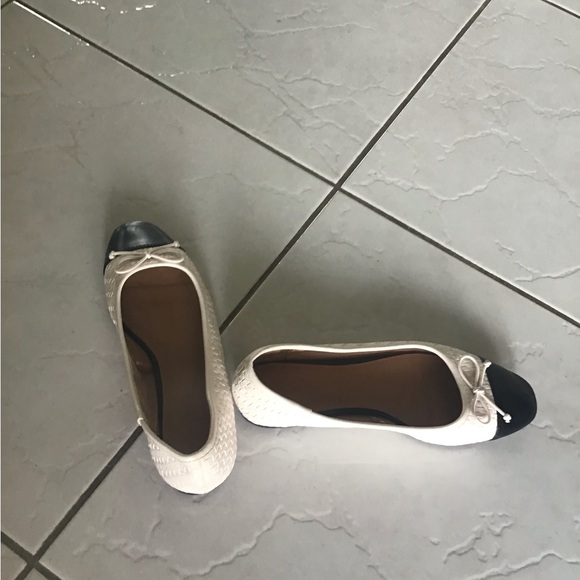 Flats - Picture 1 of 2